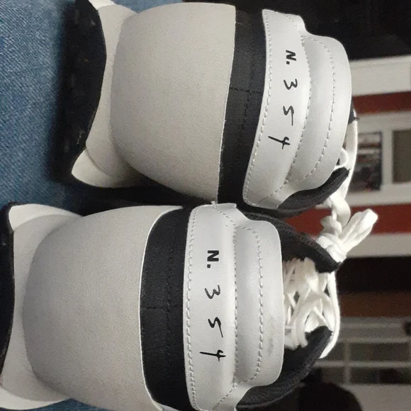 Nike Daybreakers Sneakers - Picture 2 of 3